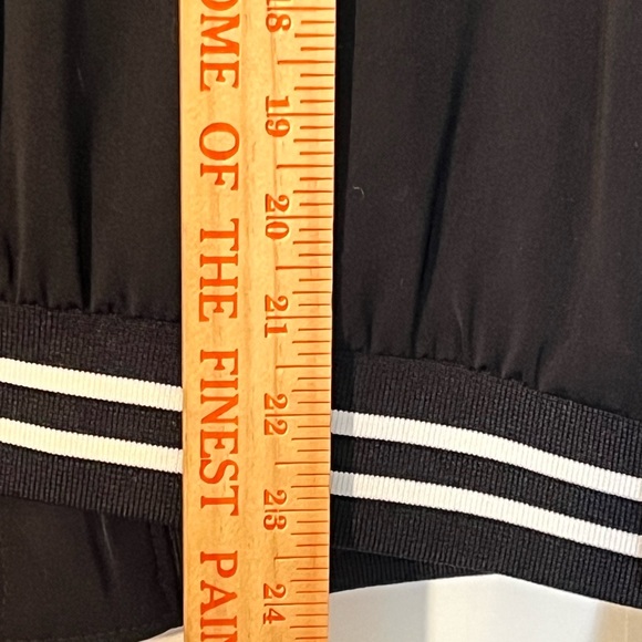 Susan Graver Women’s Bomber Style Jacket Size M Embroidered Flowers ￼ - Picture 8 of 8